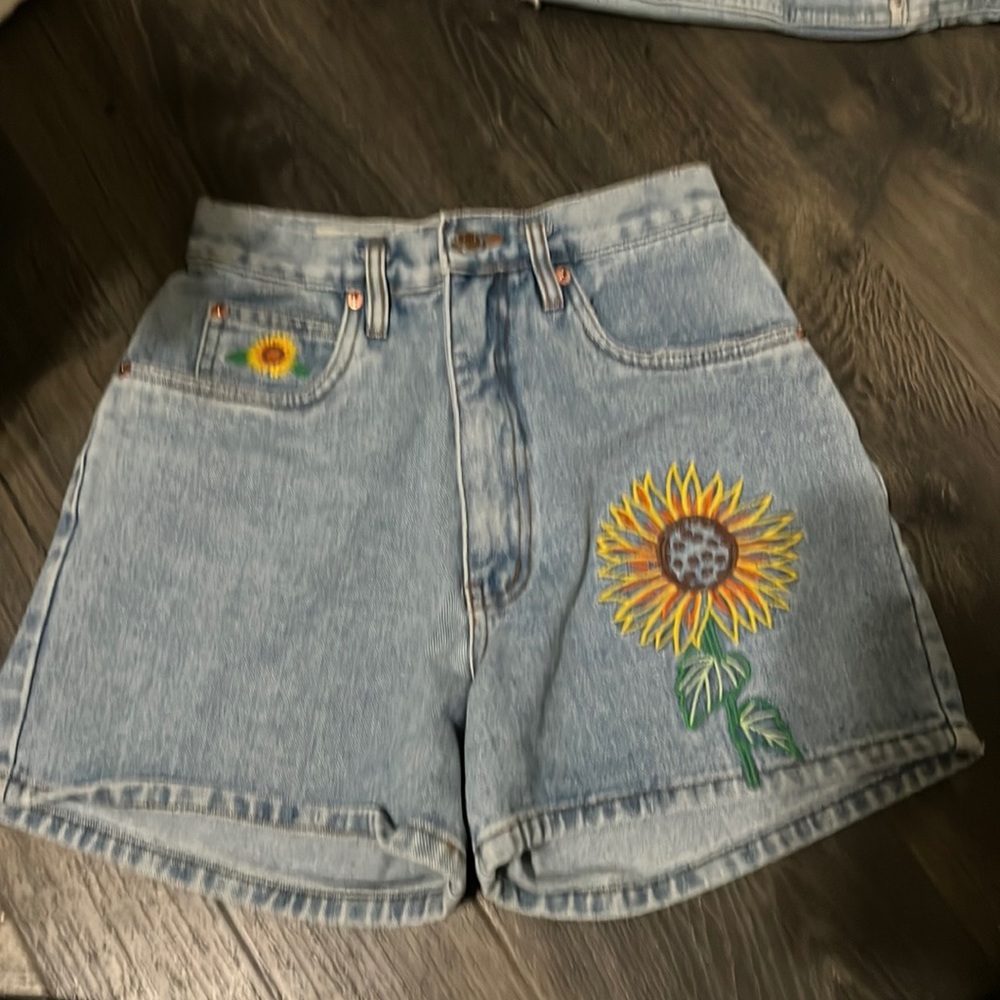 Rio Vintage distressed embroidery jeans shorts 5